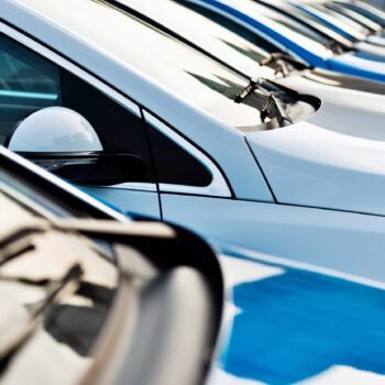 Flotte von Fahrzeugen mit Windschutzscheibe