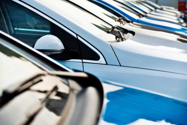 Flotte von Fahrzeugen mit Windschutzscheibe